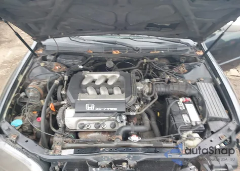 1998 Honda Accord Lx V6 из США, поврежденный, VIN 1HGCG1648WA062601